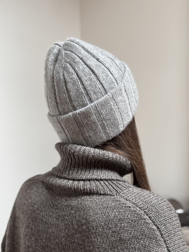 The Knitonomy Boston Hat | classic beauty made from soft Cashmere 6/28 by Pascuali