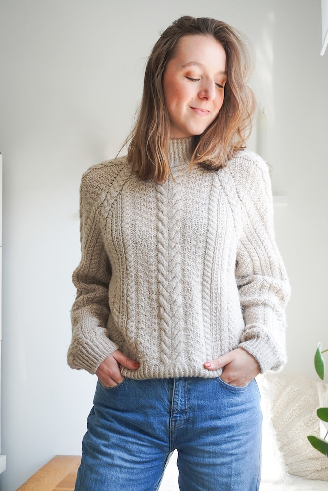 Wochenmarkt Pullover | zauberhaftes Zopfmuster aus Alpaka Ull von Sandnes Garn