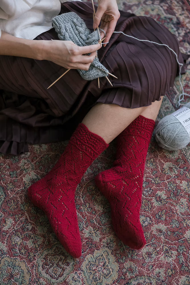 Harmonia Socks | fine lace pattern from Viola by Novita
