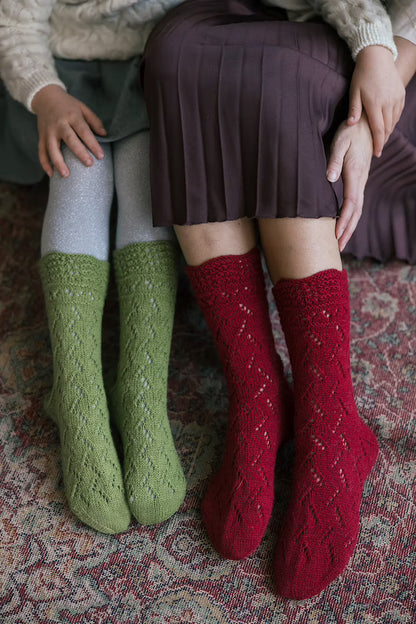 Harmonia Socks | fine lace pattern from Viola by Novita