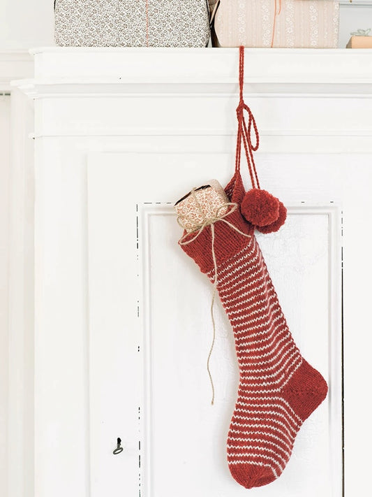 Streifen Weihnachtssocke | bezaubernd feierlich aus Fritidsgarn von Sandnes Garn