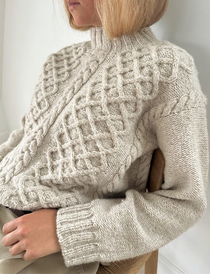 Asta Sweater | afslappet snoningsmønster strikket med én tråd Atlas fra Sandnes Garn