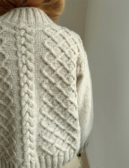 Asta Sweater | afslappet snoningsmønster strikket med én tråd Atlas fra Sandnes Garn