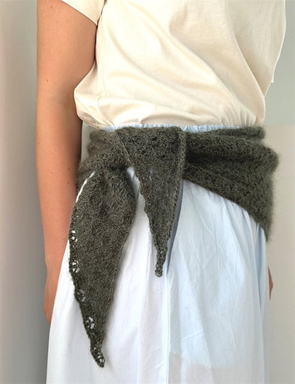 Bellis Scarf | zartes Blütenmuster aus Alpakka Folgetrad und Tynn Silk Mohair von Sandnes Garn