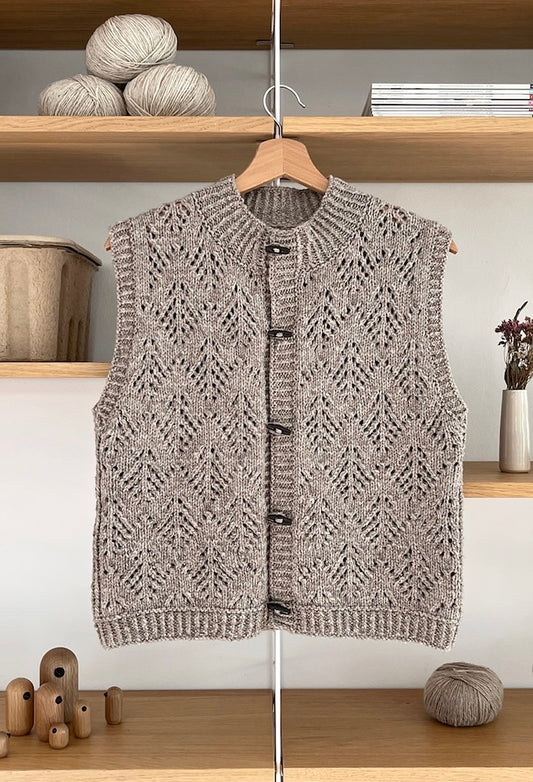 Gilet douillet Hey Ho | motif hivernal en Heavy Merino de Knitting for Olive
