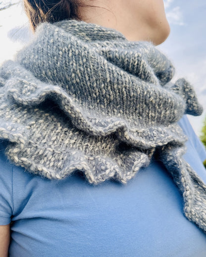 Ruffle Shawl | licht met een nonchalante ruchesrand van Le Coton & Alpaca van Biches & Bûches