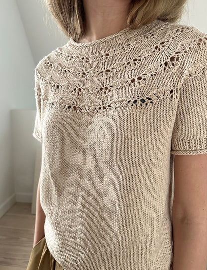 Noomi Tee | zartes Muschelmuster aus Line von Sandnes Garn
