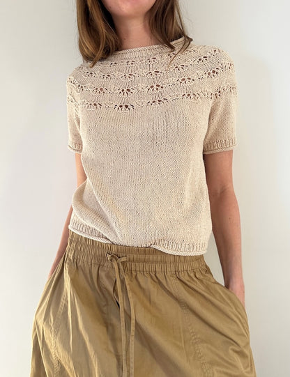 Noomi Tee | zartes Muschelmuster aus Line von Sandnes Garn