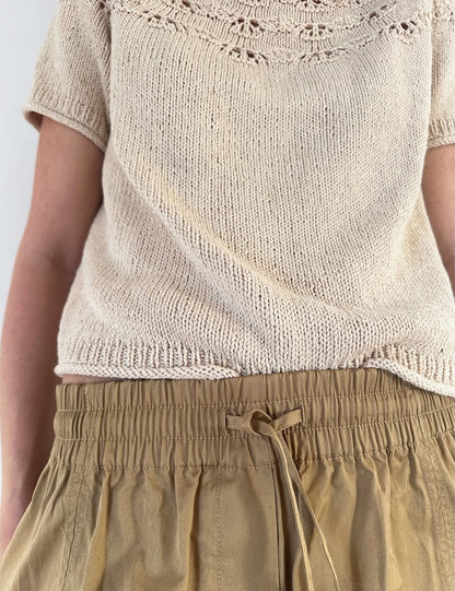 Noomi Tee | zartes Muschelmuster aus Line von Sandnes Garn