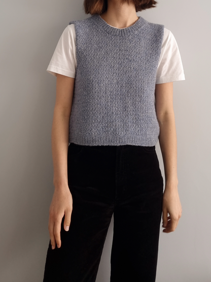 Terra Vest | schöne Schleifen aus Le Petit Lambswool von Biches & Bûches