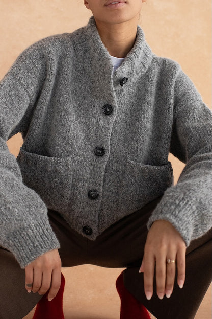 Miko-neuletakki | pehmeän pehmeä Woolfolkin ilmataskuista valmistettu takki, jossa on kauniit taskut