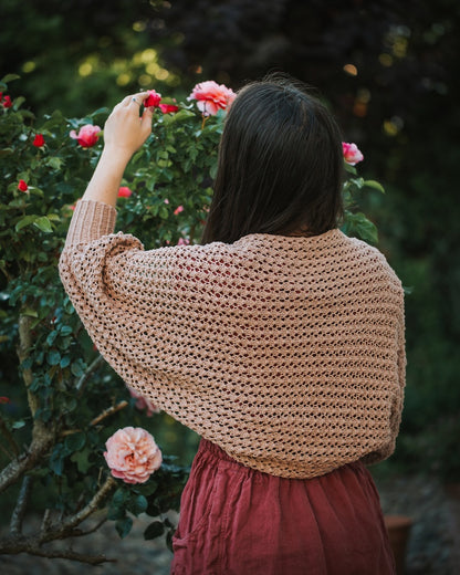 Akina Shrug | zartes Jäckchen aus Line von Sandnes Garn