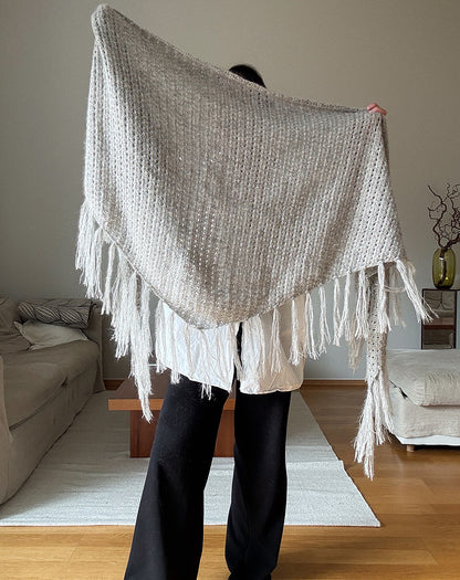 Aneo Shawl | zartes Tuch mit Fransen aus Tynn Peer Gynt und Tynn Silk Mohair von Sandnes Garn