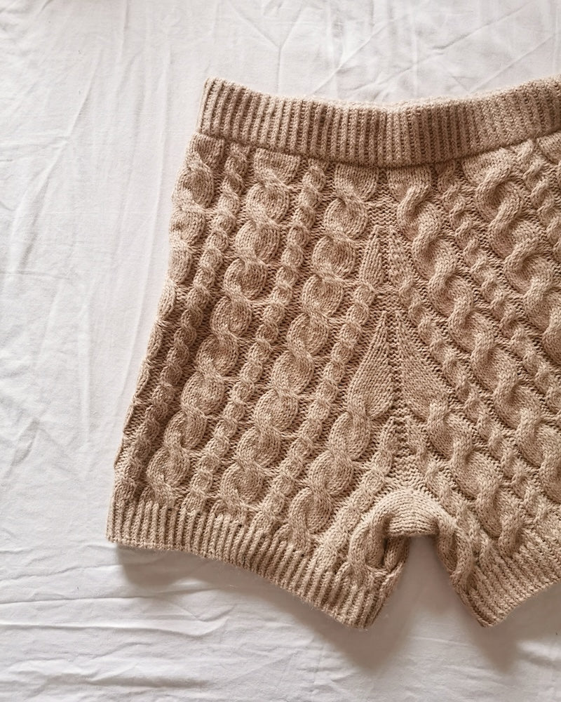 Cozy Cable Shorts von Ann-Kathrin Stoll mit Ecopuno und Setasuri von Lana Grossa 7