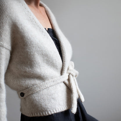 Fold aptinamā jaka | sievišķīga aptinamā jaka no Sandnes Garn Atlas un Tynn Silk Mohair