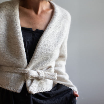 Fold aptinamā jaka | sievišķīga aptinamā jaka no Sandnes Garn Atlas un Tynn Silk Mohair