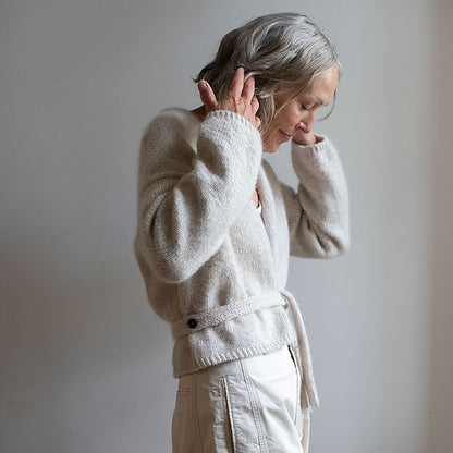 Fold aptinamā jaka | sievišķīga aptinamā jaka no Sandnes Garn Atlas un Tynn Silk Mohair