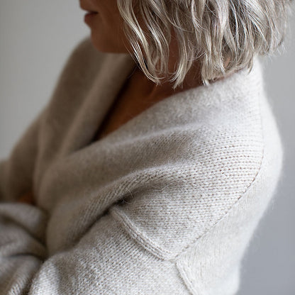 Fold aptinamā jaka | sievišķīga aptinamā jaka no Sandnes Garn Atlas un Tynn Silk Mohair