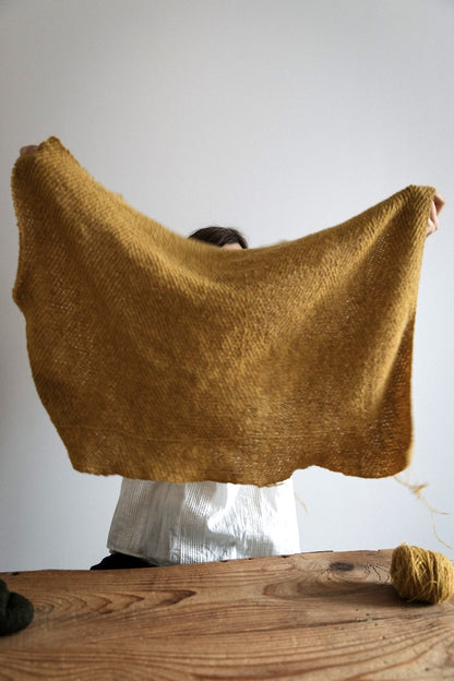 Tørklæde nr. 62 | fint fiskebensmønster i Le Petit Lambswool fra Biches & Bûches