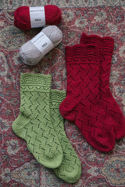 Harmonia Socks | fine lace pattern from Viola by Novita