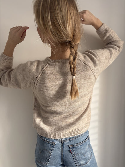 Aldeburgh Sweater | feine Zopfdetails aus Merino und Soft Silk Mohair von Knitting for Olive