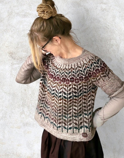 Sleeping Beauty Sweater | délicates feuilles et fleurs en balayage de Pascuali