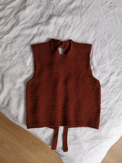 Terra Vest | schöne Schleifen aus Le Petit Lambswool von Biches & Bûches