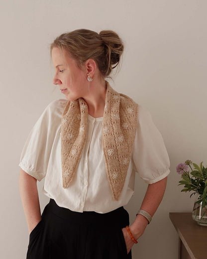 Meadowbright | romantisks ažūra raksts no Le Petit Lambswool dzijas, Biches & Bûches