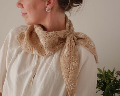 Meadowbright | romantisks ažūra raksts no Le Petit Lambswool dzijas, Biches & Bûches
