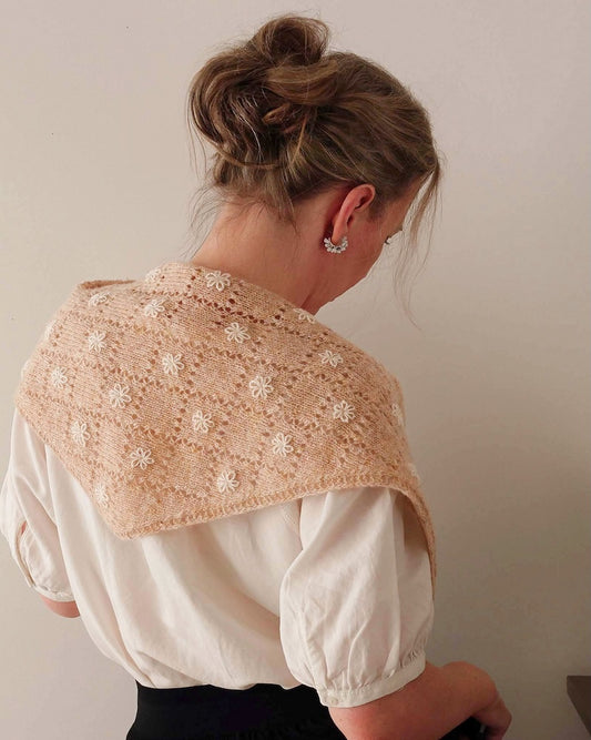 Meadowbright | romantiline aukmuster lõngast Le Petit Lambswool, autor Biches & Bûches