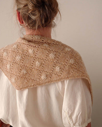 Meadowbright | romantisks ažūra raksts no Le Petit Lambswool dzijas, Biches & Bûches