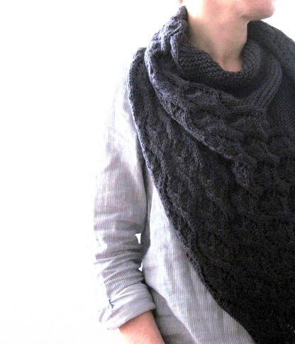 Ainu | neformāla, gaisīga šalle no Big Merino Hug dzijas, ko ražo Rosy Green Wool