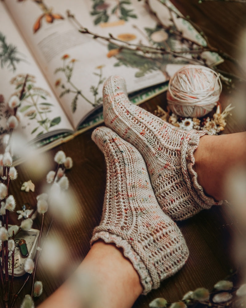 Daisy Lace Socks (PDF) - Instructions