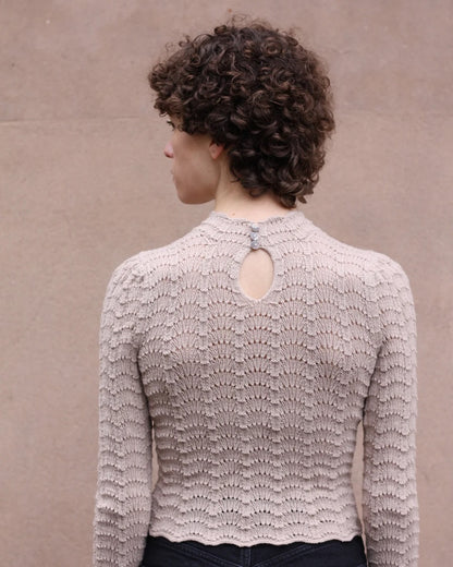 Barbroe Bluse | feminines Spitzenmuster aus feinem Merino von Knitting for Olive