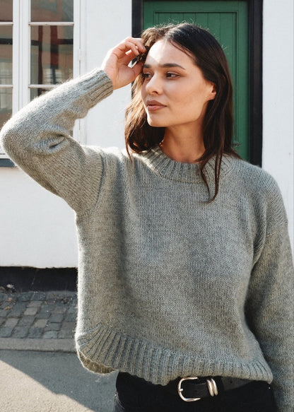 Astrid Sweater | Pull avec ourlet incurvé en mérinos et mohair de soie doux