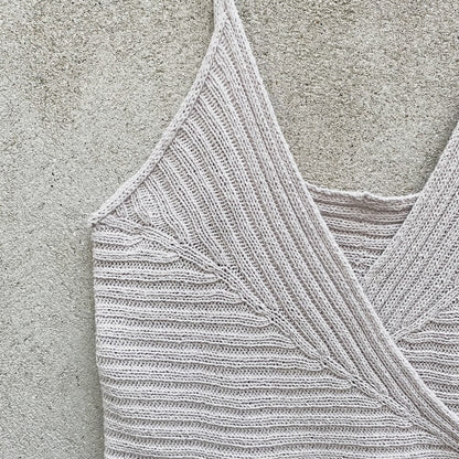 Yoko Top | Haut cache-cœur en soie pure de Knitting for Olive