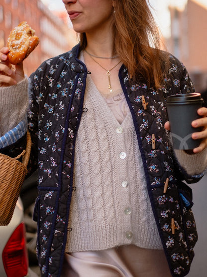 Sophisticable Cardigan | casually elegant cable pattern made of Alpakka Silke and Tynn Silk Mohair by Sandnes Garn