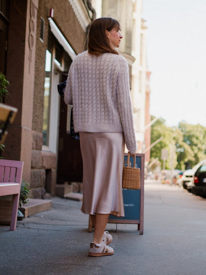 Sophisticable Cardigan | casually elegant cable pattern made of Alpakka Silke and Tynn Silk Mohair by Sandnes Garn