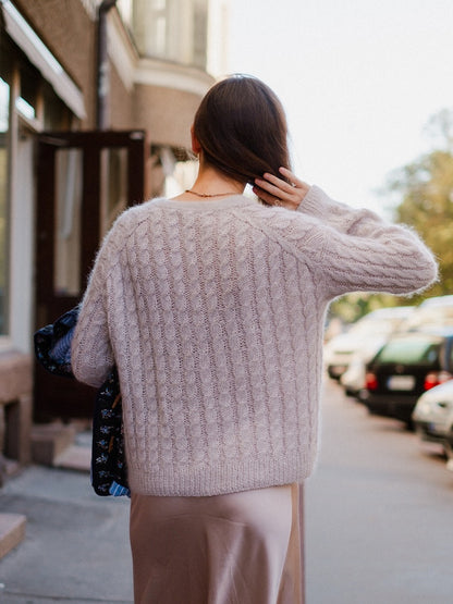 Sophisticable Cardigan | casually elegant cable pattern made of Alpakka Silke and Tynn Silk Mohair by Sandnes Garn