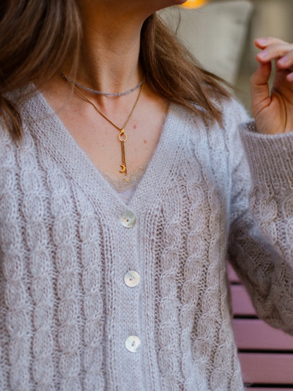 Sophisticable Cardigan | casually elegant cable pattern made of Alpakka Silke and Tynn Silk Mohair by Sandnes Garn