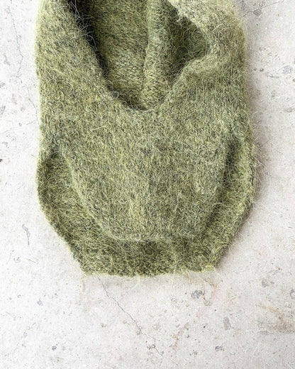Beate Balaclava Mini | adorable cagoule dinosaure tricotée en Sunday et Tynn Silk Mohair de Sandnes Garn