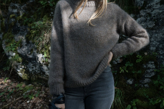 Moss Haven Sweater vin Woodlandsknits mit drei Fäden Tynn Silk Mohair von Sandnes Garn 1