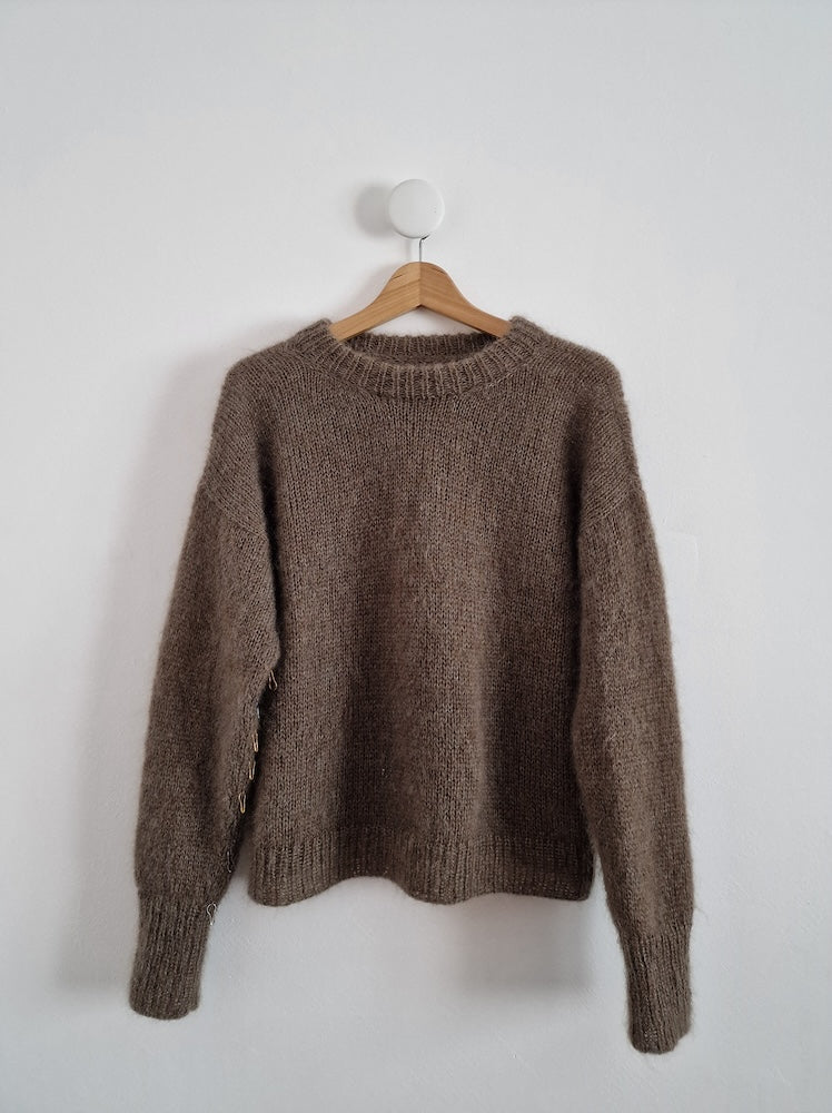 Moss Haven Sweater vin Woodlandsknits mit drei Fäden Tynn Silk Mohair von Sandnes Garn 