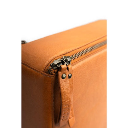 Janni Nadeletui | Spacious case for accessories and needles