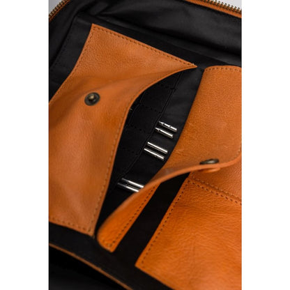 Janni Nadeletui | Spacious case for accessories and needles