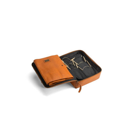 Janni Nadeletui | Spacious case for accessories and needles