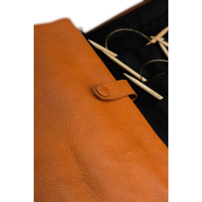 Janni Nadeletui | Spacious case for accessories and needles
