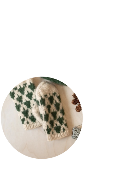 Christmas Tree Mittens | festive mittens with Fritidsgarn from Sandnes Garn - with printed instructions 