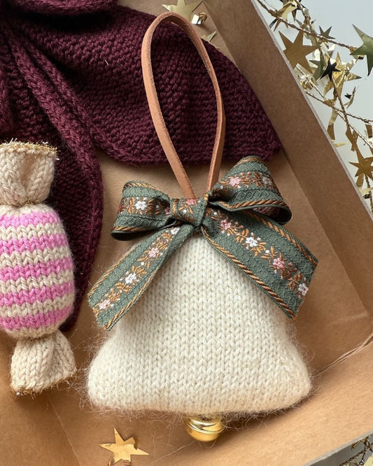 Christmas Bell | delicate home decor with Sunday and Tynn Silk Mohair from Sandnes Garn