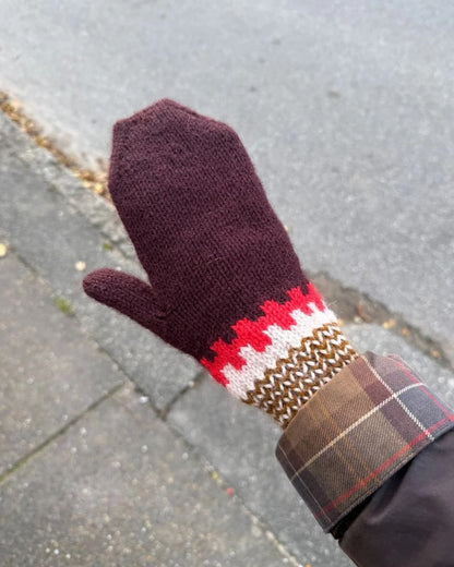 Cross Set | high-contrast pattern from Double Sunday by Sandnes Garn